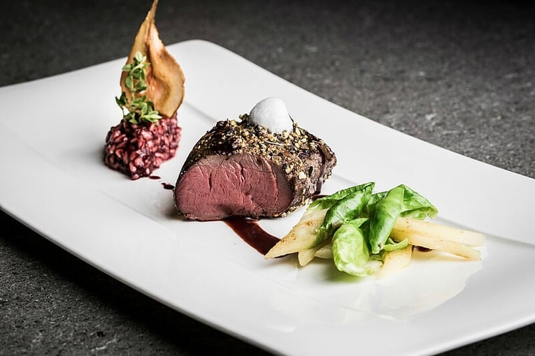 STOCK Resort csm_kulinarik-stock-resort-kocherei-genusshotel-hauptspeise-01_843d333d68