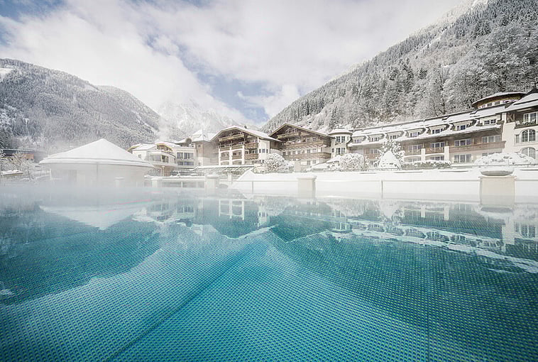 STOCK Resort csm_sportbecken-aussen-winter-stock-resort-01_e3633664f1