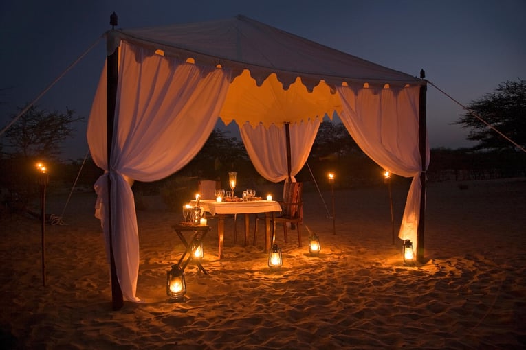 SUJÁN The Serai, Jaisalmer, Indie – Rajasthan Honeymoon dining TS