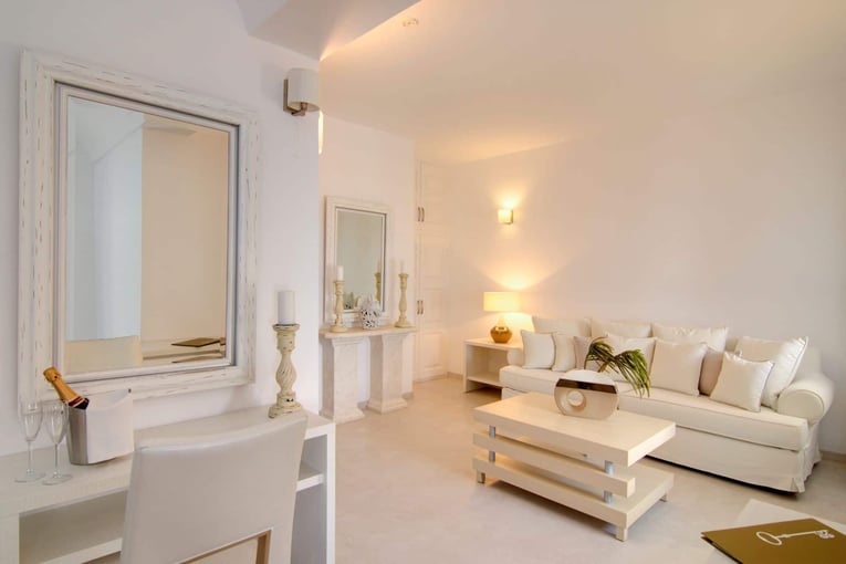 Santorini Secret Suites & Spa Junior-Villa-Living-Room