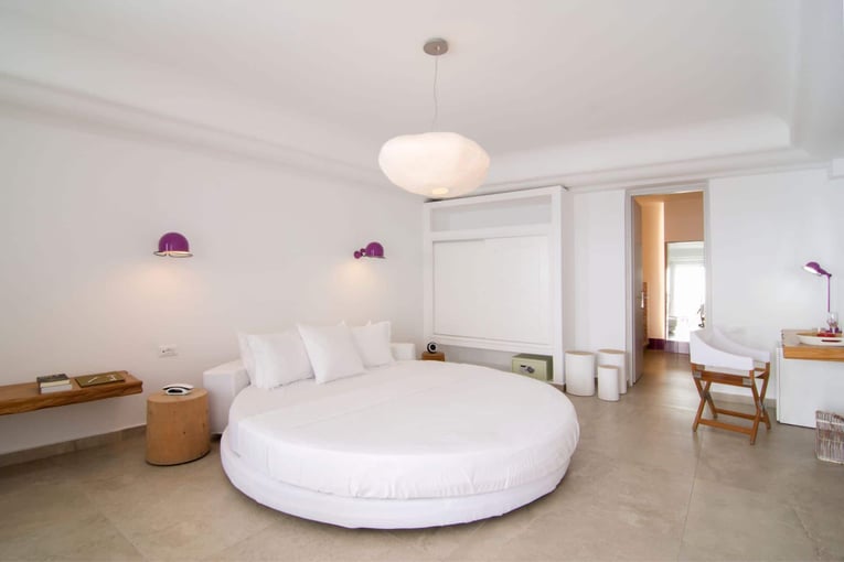 Santorini Secret Suites & Spa Premium-Bed