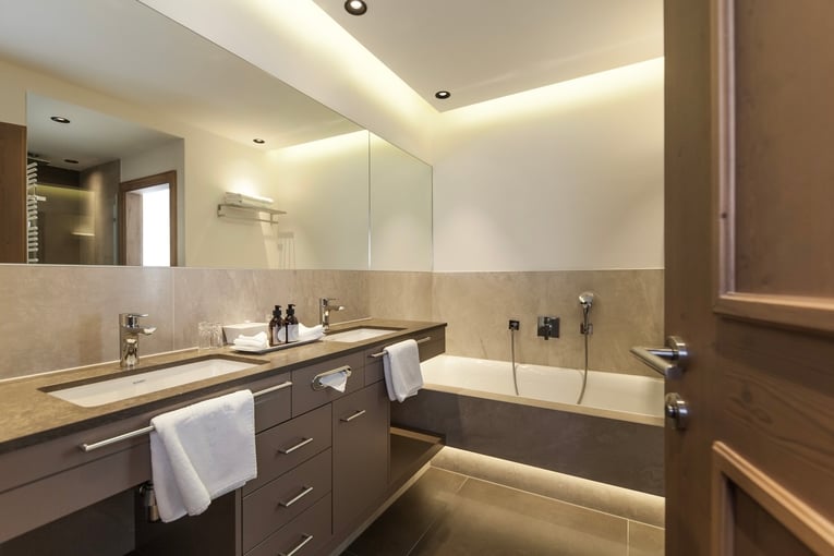 Schlosshotel Fiss suite_saphire_panorama_bad