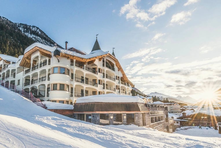 Schlosshotel Ischgl csm_galerie_hotelansicht_schlosshotel-Ischgl_df321e1072