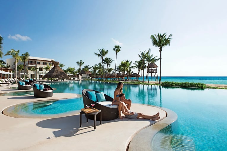 Secrets Akumal Riviera Maya SEARM-EXT-Couple-InfinityPool1-1A-CB