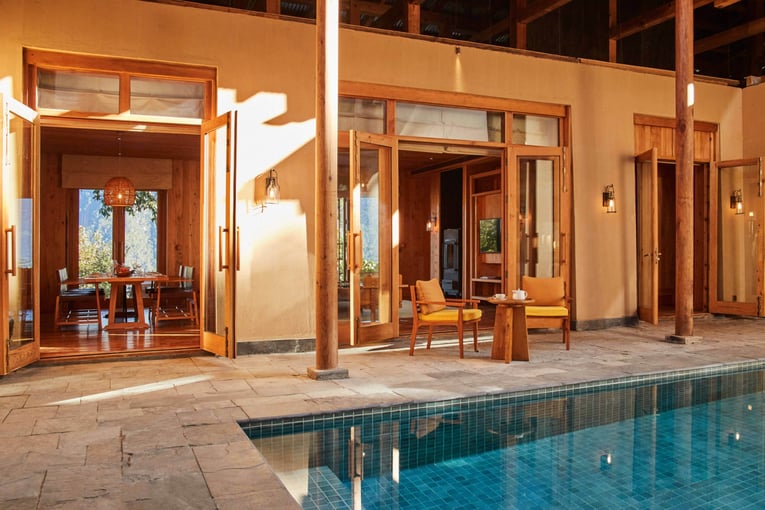 Six Senses Bhútán, Bhútán | Exclusive Tours 1_Three-Bedroom_Villa_courtyard_Punakha