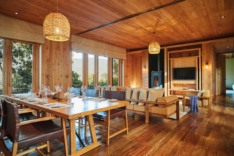 Six Senses Bhútán, Bhútán | Exclusive Tours 1_Two-Bedroom_Villa_dining_room_Punakha
