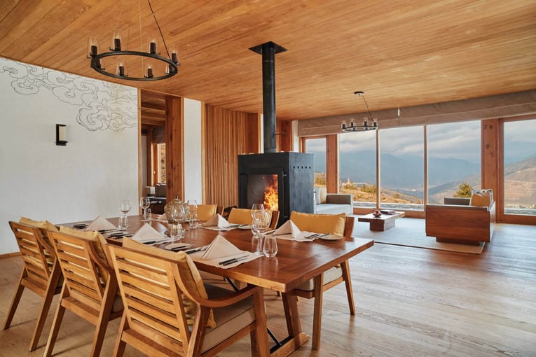 Six Senses Bhútán, Bhútán | Exclusive Tours 1_Two-Bedroom_Villa_living_room_Thimphu