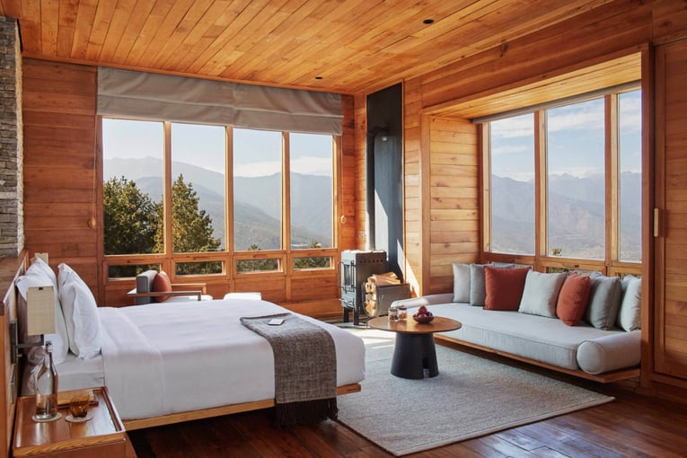 Six Senses Bhútán, Bhútán | Exclusive Tours 1_Upper_Lodge_Suite_bedroom_Paro