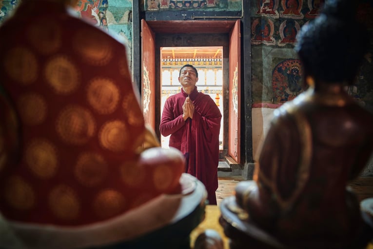 Six Senses Bhútán, Bhútán | Exclusive Tours Gangtey_Khewang_Lhakhang_Monk