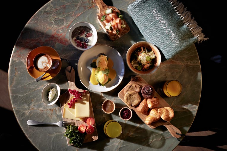 Six Senses Crans Montana, Švýcarsko – Crans Montana | Exclusive Tours 2_Wild_Cabin_breakfast_menu