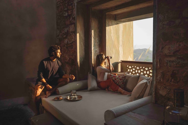 Six Senses Fort Barwara, Indie – Rajasthan Aravali Suite Balcony (3)