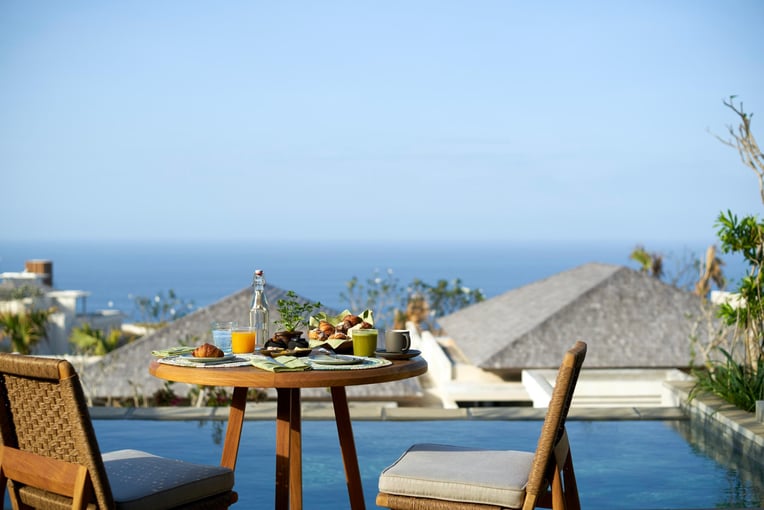 Six Senses Uluwatu uluwatu-bali-breakfast-on-cliff-villa-one-bedroom