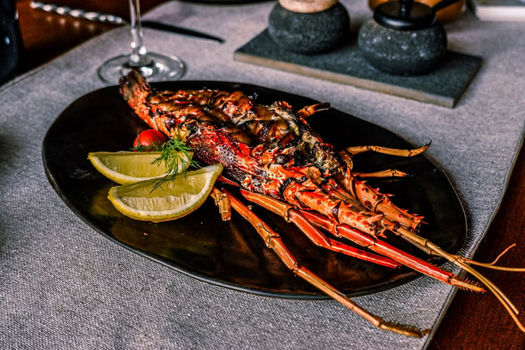 Six Senses Uluwatu watu-steakhouse_lobster