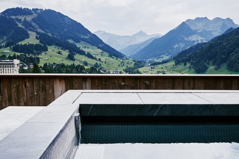 The Alpina Gstaad, Švýcarsko – Gstaad thealpinagstaad_roomssuites_0028_1920-1
