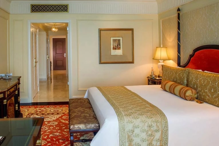 The Leela Palace, Indie – Nové Dillí executive-suite-leela-palace-hotel-delhi.jpg