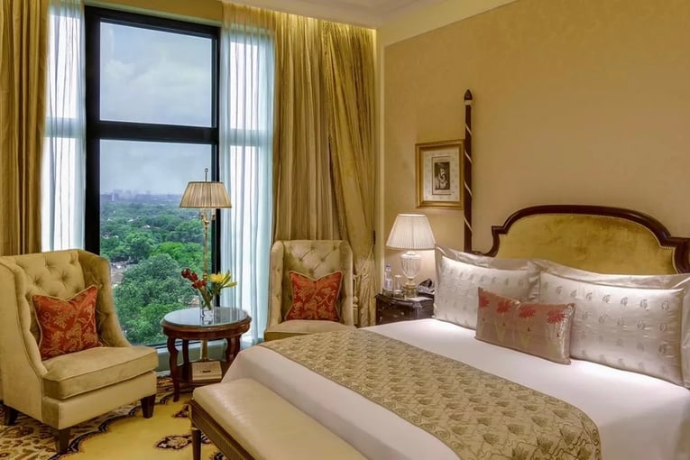 The Leela Palace, Indie – Nové Dillí grand-suite-plunge-pool-leela-palace-hotel-delhi.jpg