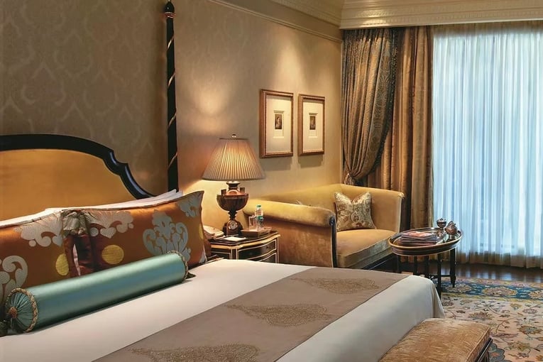 The Leela Palace, Indie – Nové Dillí grande-deluxe-room-leela-palace-hotel-delhi.jpg