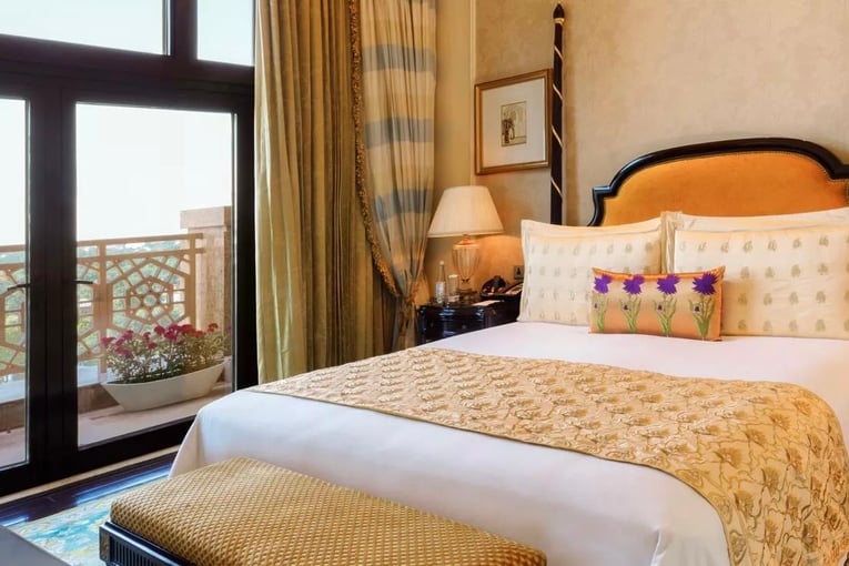 The Leela Palace, Indie – Nové Dillí luxury-suite-leela-palace-hotel-delhi.jpg
