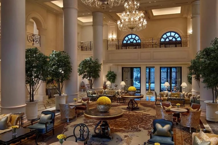 The Leela Palace, Indie – Nové Dillí the-lobby-lounge-restaurant-delhi.jpg