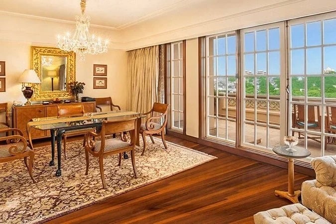 The Oberoi Amarvilas, Agra Luxury Suite - Living room - magnificent panoramas