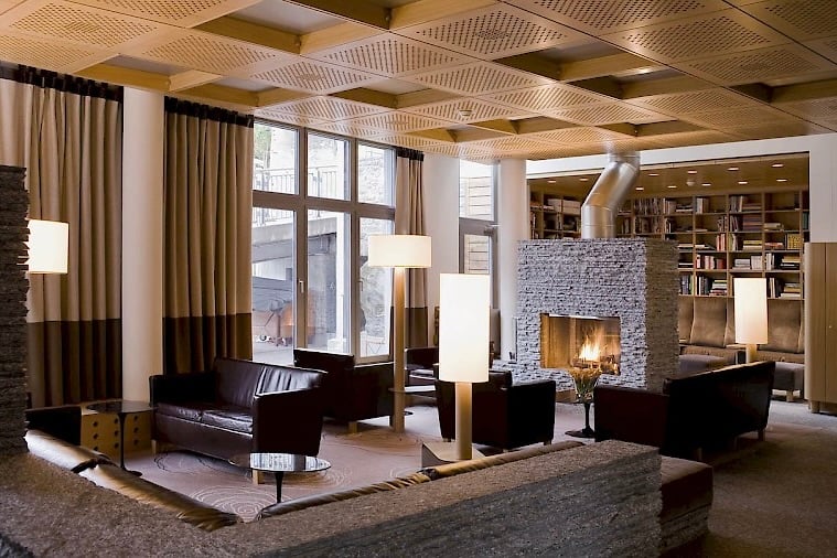 The Omnia Zermatt slider_bar_lounge-768x0