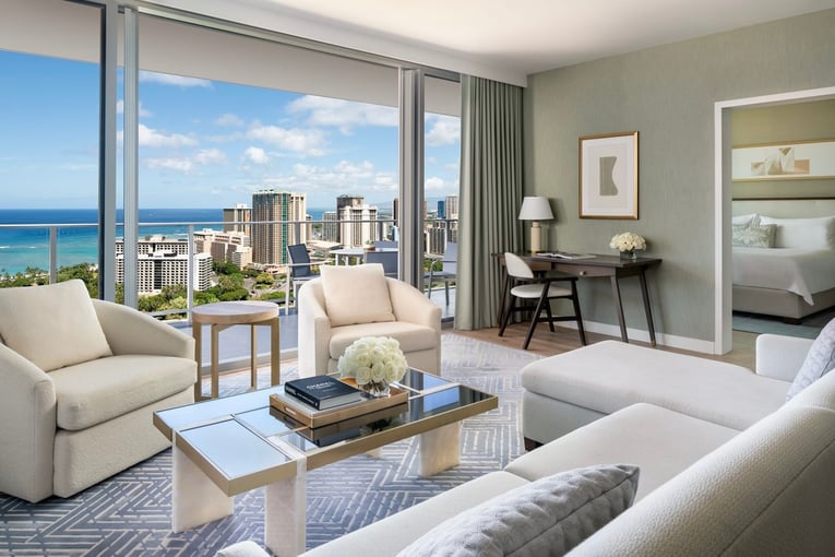 The Ritz-Carlton Residences, Havaj – Oahu_50631484-HNLRR-THBS-LivingRoom