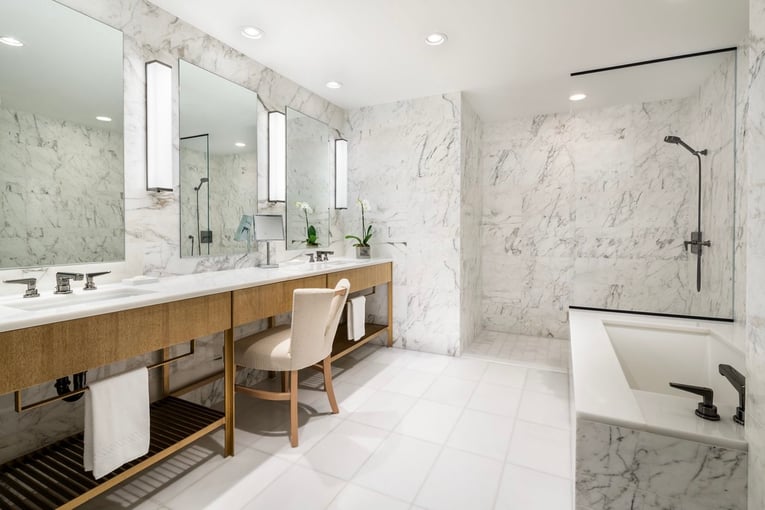 The Ritz-Carlton Residences, Havaj – Oahu_50631485-HNLRR-THBS-MasterBath