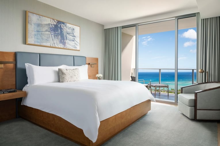 The Ritz-Carlton Residences, Havaj – Oahu_50631486-HNLRR-THBS-MasterBedroom