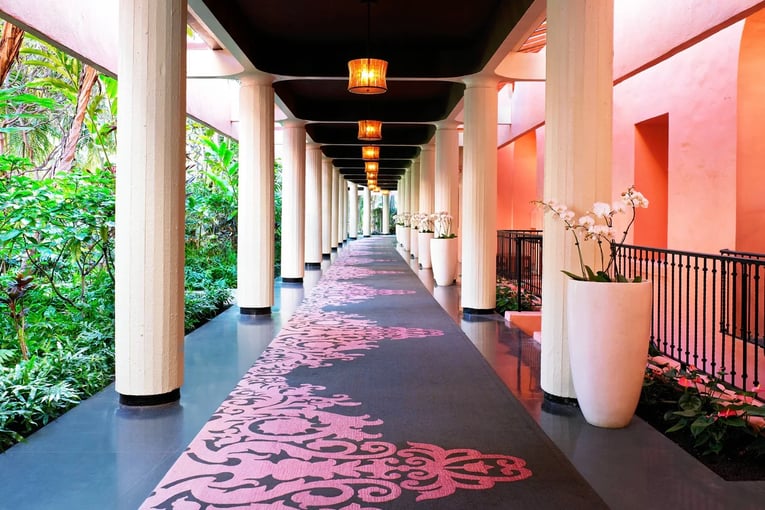 The Royal Hawaiian hnllc-breezeway-3001-hor-clsc