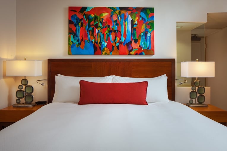 The Royal Hawaiian hnllc-king-guestroom-2956-hor-clsc