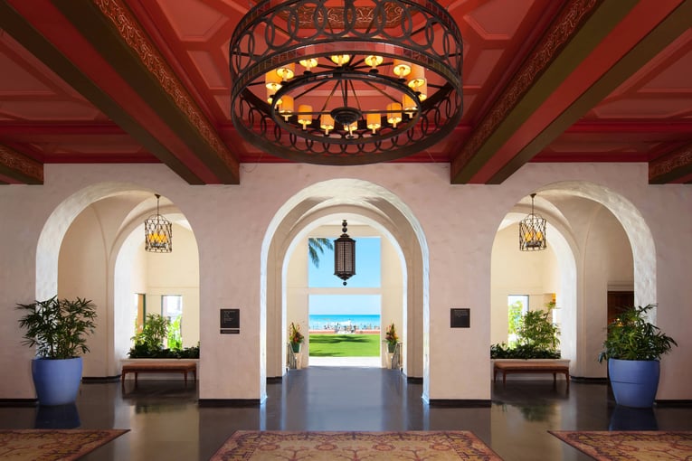 The Royal Hawaiian hnllc-lobby-7923-hor-clsc