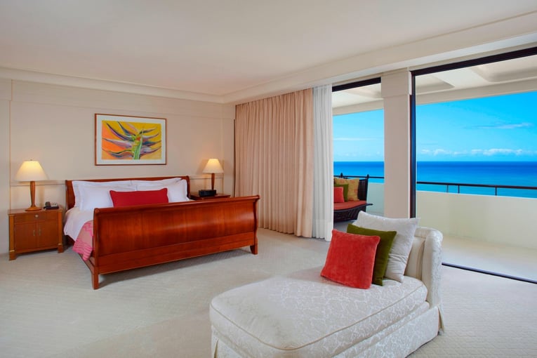 The Royal Hawaiian hnllc-suite-3139-hor-clsc