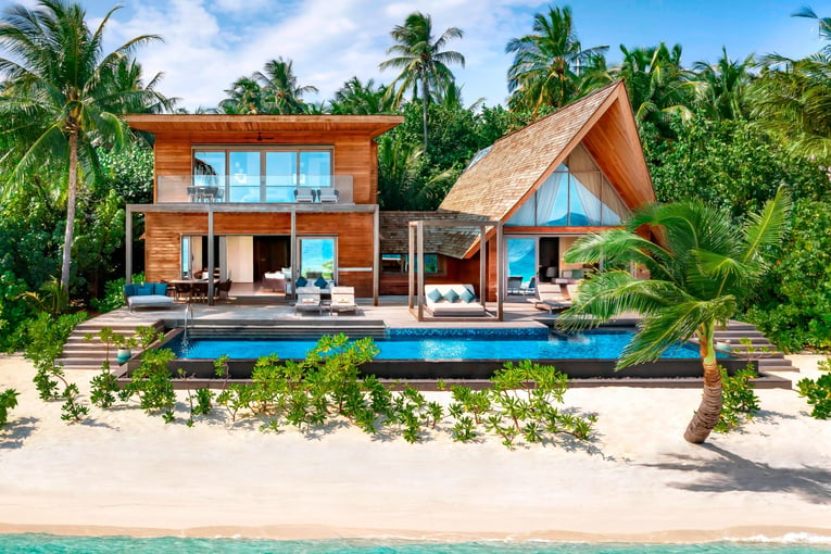 The St. Regis Maldives Vommuli Resort mlexr-bedroom-beachvilla-1861-hor-clsc