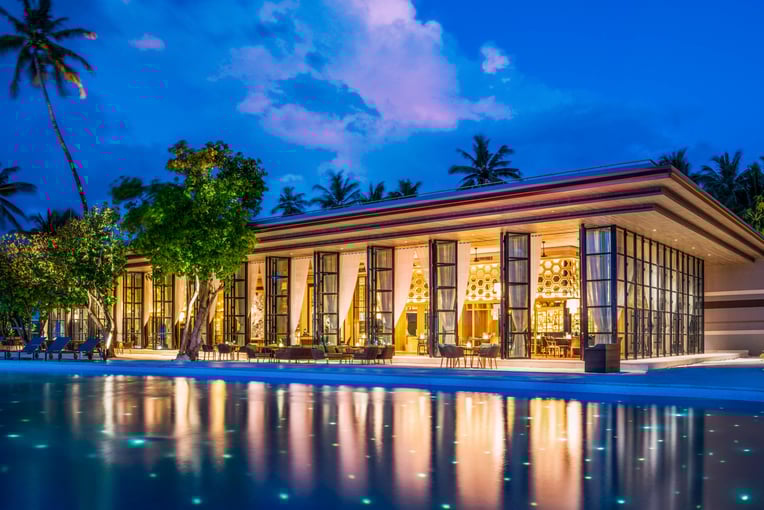 The St. Regis Maldives Vommuli Resort mlexr-restaurant-exterior-4363-hor-clsc