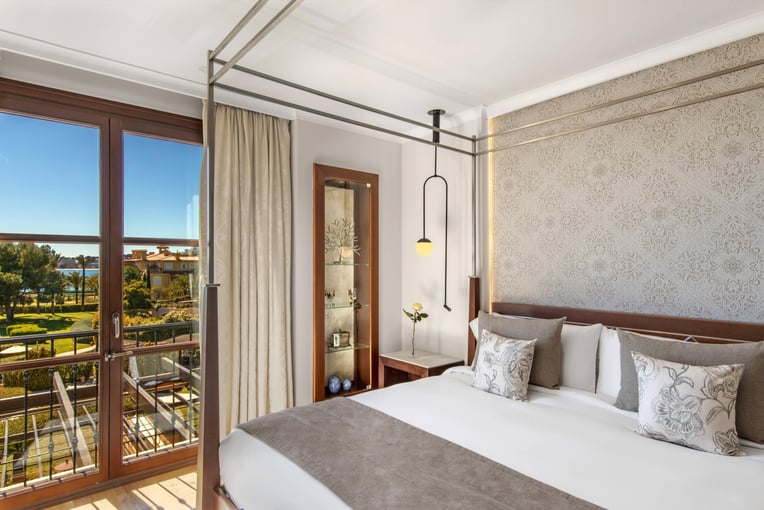 The St. Regis Mardavall Mallorca Resort pmixr-diamond-suite-2900-hor-clsc