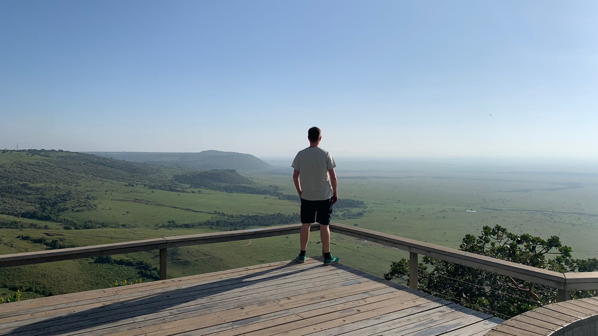 muž na vyhlášce na africkou buš