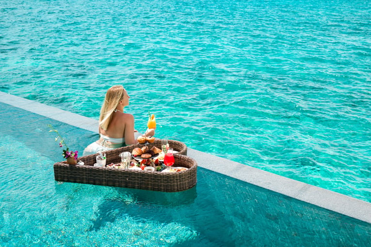 Vakkaru Maldives - Floating Breakfast