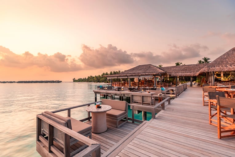 Vakkaru Maldives Resort Lagoon Bar_sunset view