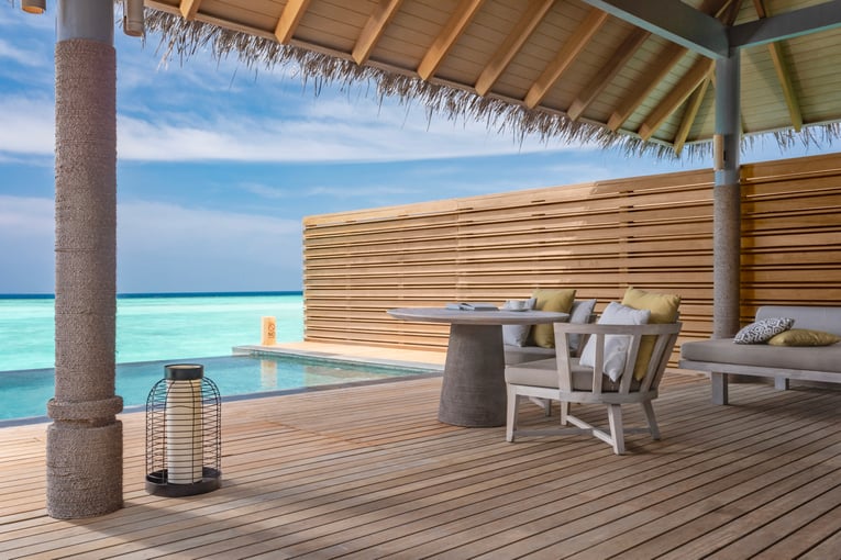 Vakkaru Maldives Resort Over Water Family Pool Villa_terrace 2 (1)