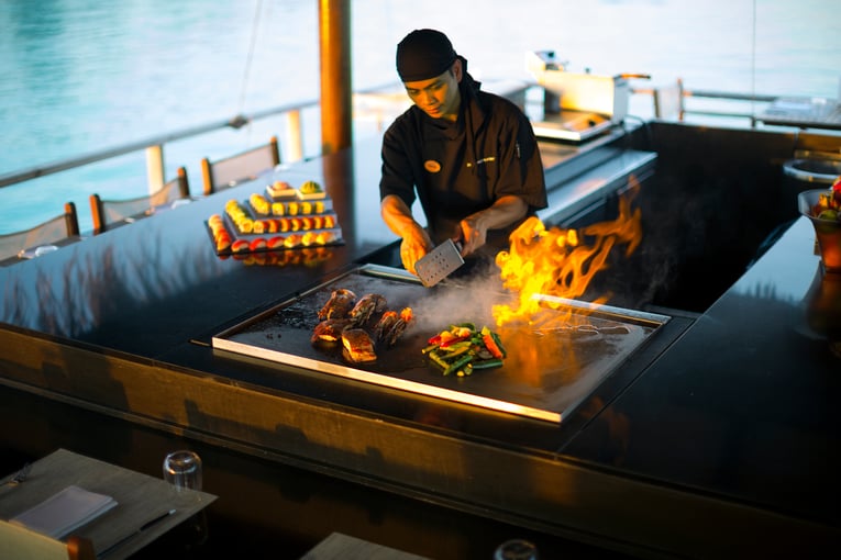 Velassaru teppanyaki showcase