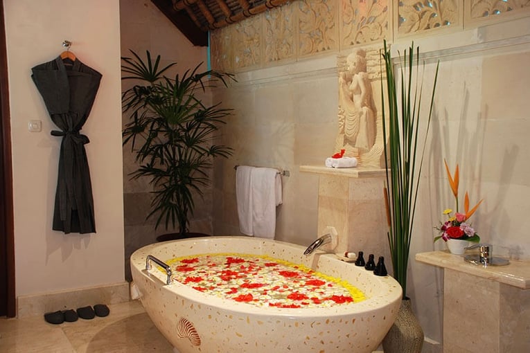 Viceroy Bali terrace-villa-bathroom-flower-1