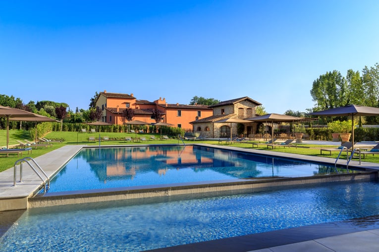 Villa la Massa Pool-and-L_Oliveto-at-the-sunset-lateral-1920x1280