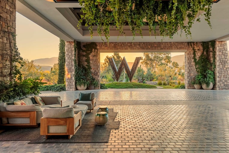 W Costa Navarino, Řecko – Costa Navarino | Exclusive Tours wh-klxwh-entrance-30324_Wide-Hor