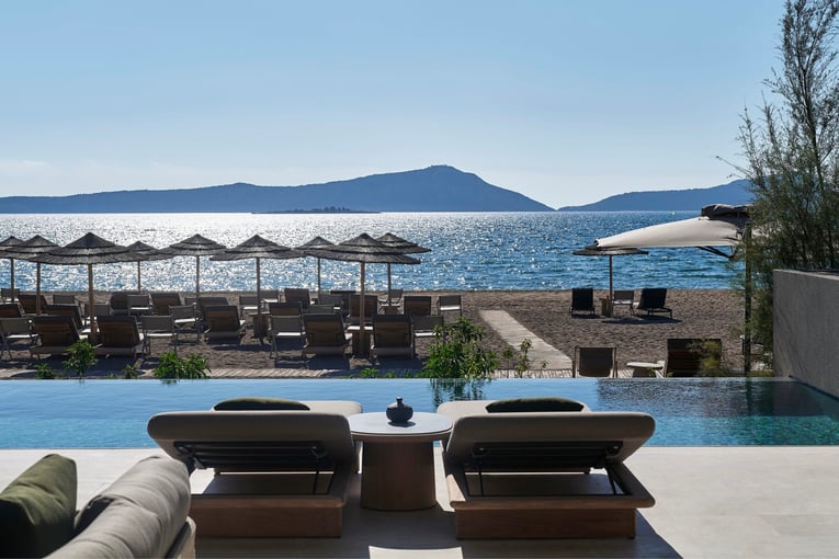 W Costa Navarino, Řecko – Costa Navarino | Exclusive Tours wh-klxwh-ewow-villa---beachfr19062-57685_Wide-Hor