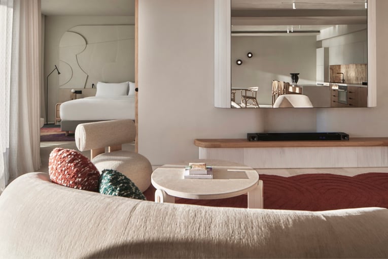 W Costa Navarino, Řecko – Costa Navarino | Exclusive Tours wh-klxwh-ewow-villa---living-14863-42758_Wide-Hor