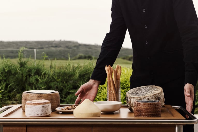 W Costa Navarino, Řecko – Costa Navarino | Exclusive Tours wh-klxwh-piqantro-restaurant-23613_Wide-Hor