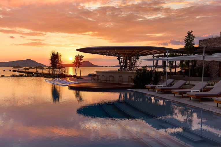 W Costa Navarino, Řecko – Costa Navarino | Exclusive Tours wh-klxwh-sunset-30110-13264_Wide-Hor