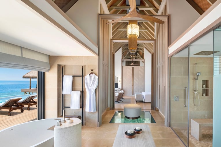Waldorf Astoria Maldives Ithaafushi  MLEONWA_King_Grand_Overwater_Villa_Bathroom