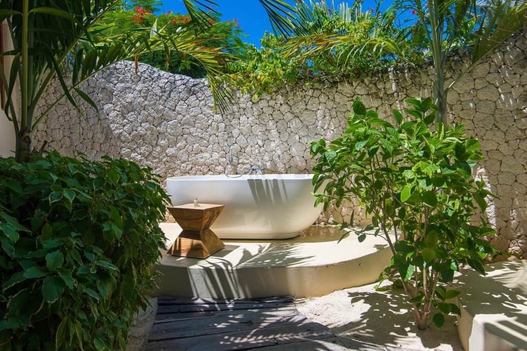 White Sand Luxury Villas and Spa Outdoor_bath_1