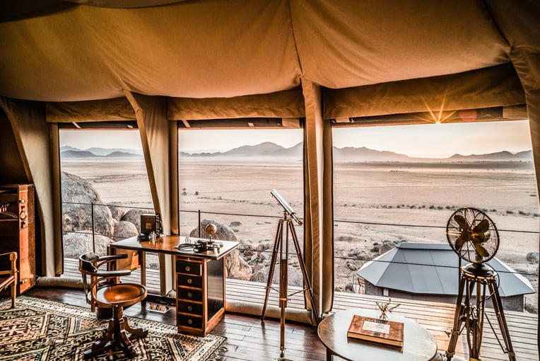 Zannier Hotels Sonop, Namibie – Namib Desert | Exclusive Tours Zannier-Hotels-Sonop-Bedroom-4-@tibodhermy-for-Zannier-Hotels-scaled